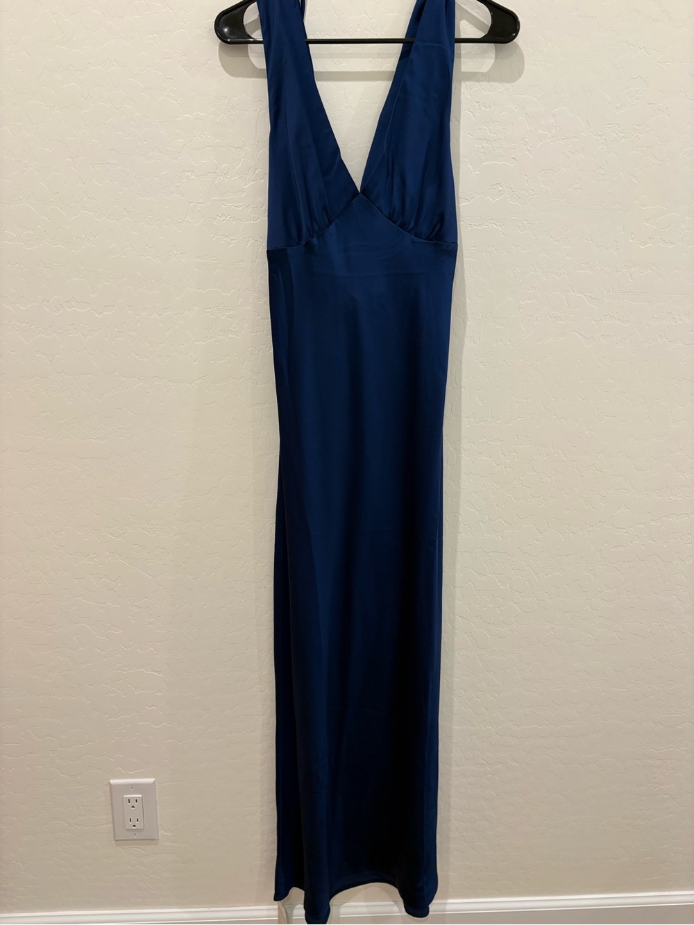 Abercrombie & Fitch Women’s Plunge Cowl Back Maxi Dress in Navy - Picture 2 of 8